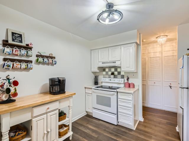 Condo for sale in Glen Ellyn