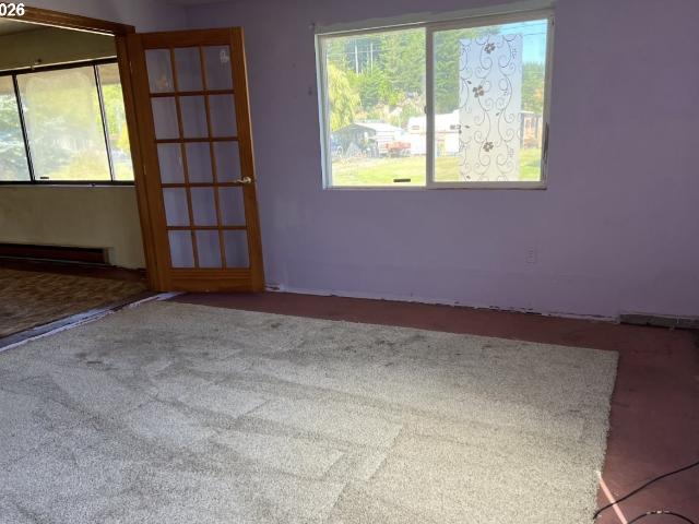 House for sale in Lakeside, Coos County