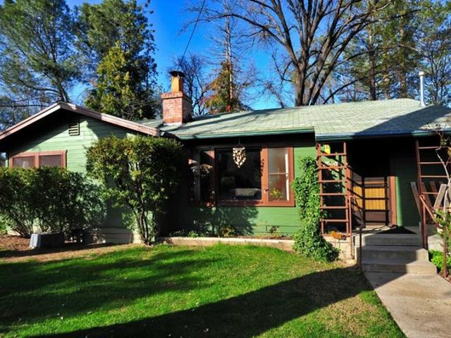 House for sale in Oakhurst, California