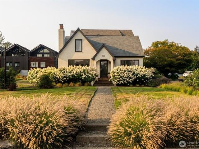 Condo for sale in Bainbridge Island, Washington