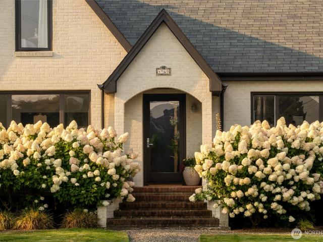 House for sale in Bainbridge Island, Washington