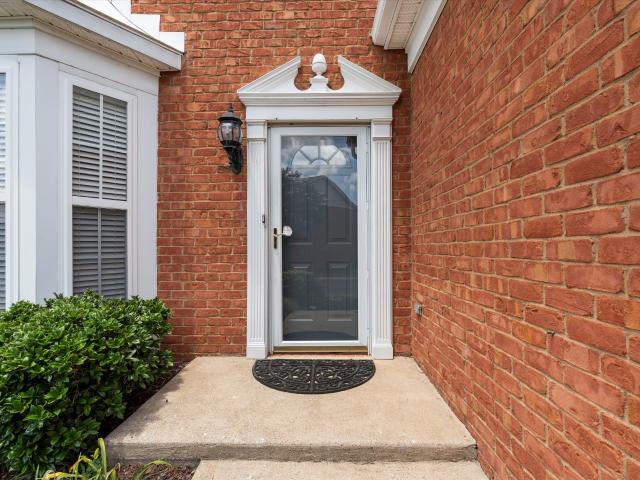 Townhouse for sale in Brentwood