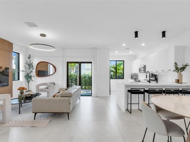 Townhouse for sale in Doral, Florida