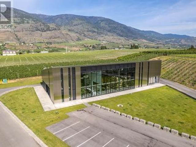 Commercial for sale in Oliver