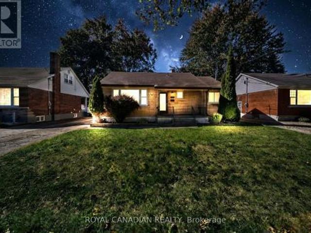 House for sale in Auditorium, Kitchener