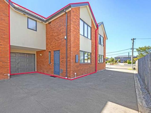 Townhouse for sale in Heathcote, Canterbury