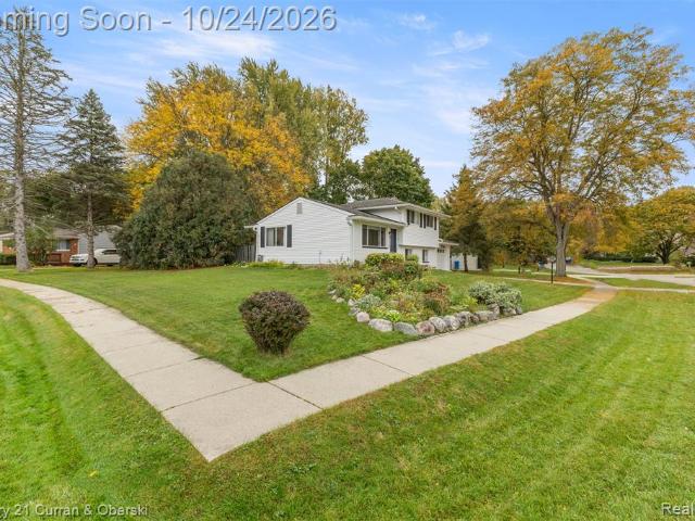House for sale in Susan Estates, Commerce Charter Township