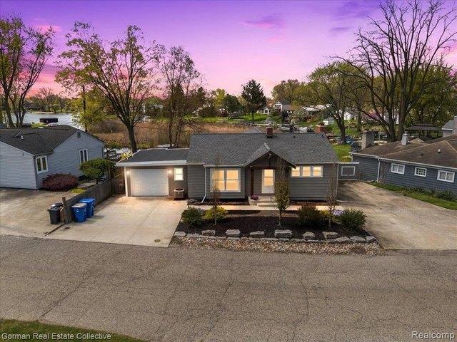 House for sale in Waterford, Michigan