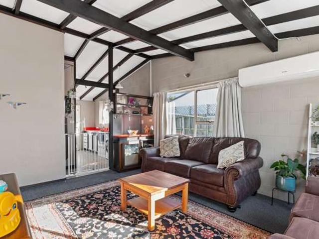 Apartment for sale in Edgeware, Canterbury
