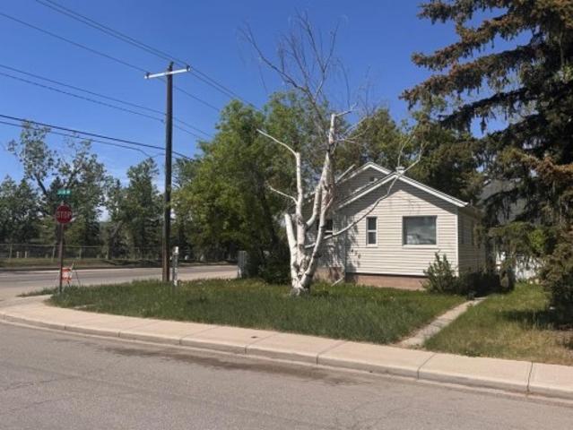 House for sale in Highland Park, Calgary