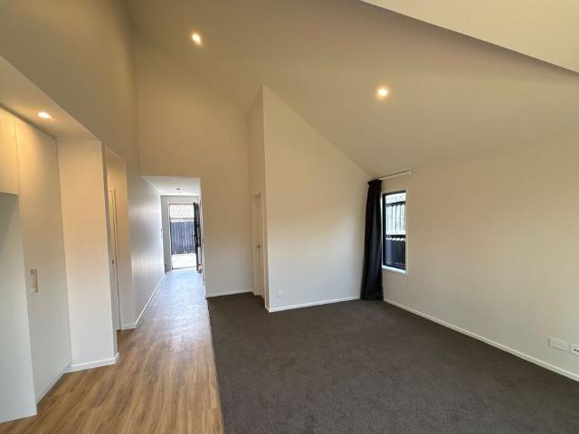 Townhouse for rent in Heathcote, Canterbury