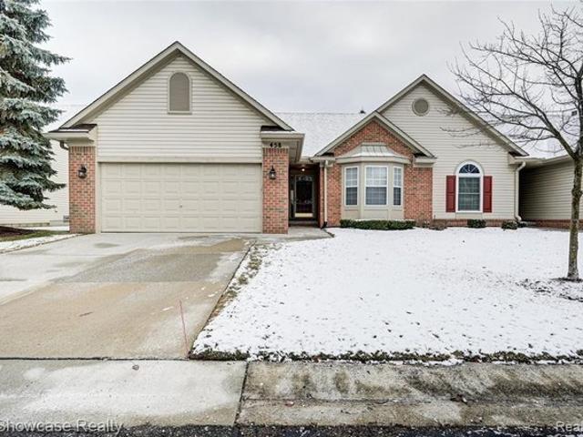 Condo for sale in Oakbrook Village, Commerce Charter Township
