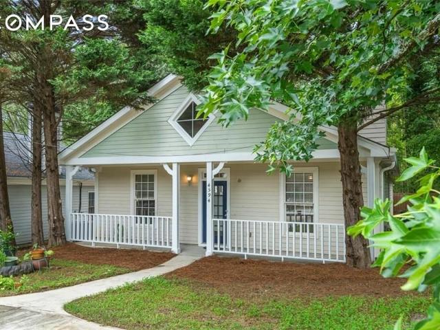 House for sale in Pine Lake