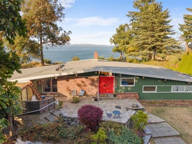House for sale in Saanich, British Columbia