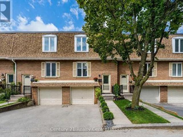 Townhouse for sale in Burlington, Ontario