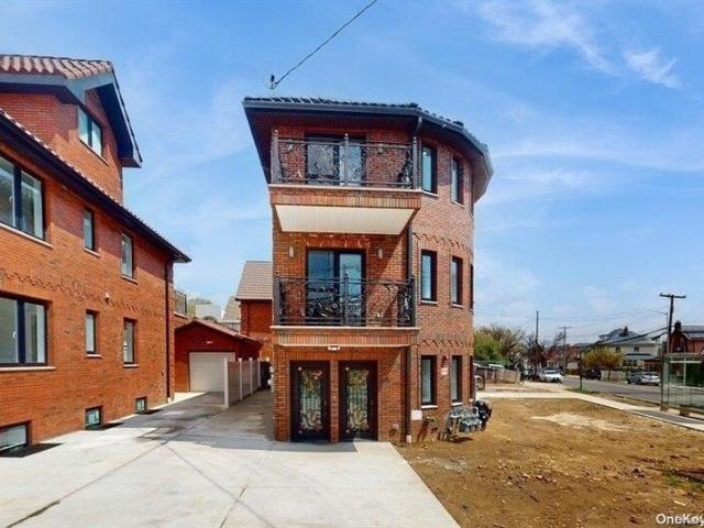 Duplex for sale in Flushing