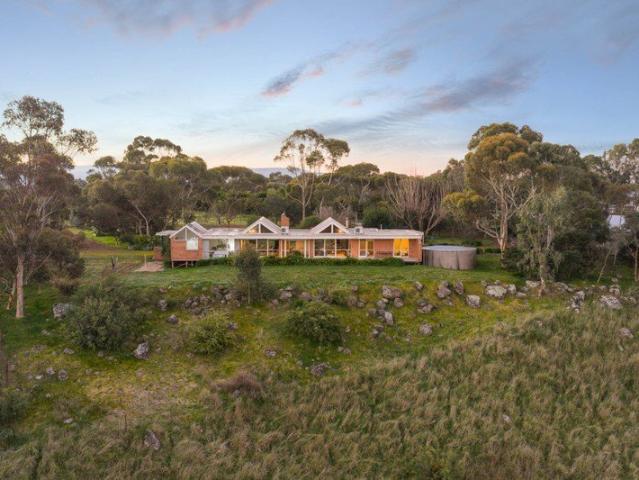 Cottage for sale in Camerons Creek, Victoria