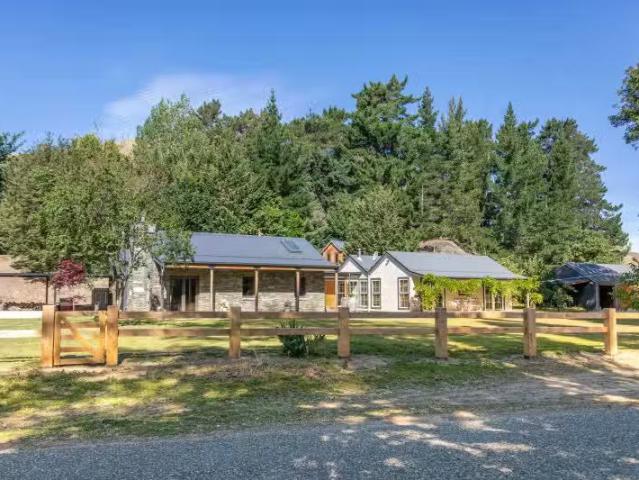 House for sale in Otakou