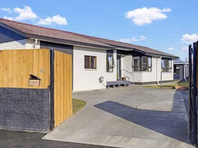 House for rent in Chaslands, Canterbury