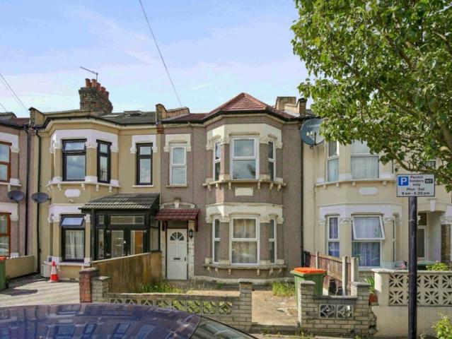 Apartment for rent in Plashet, Greater London