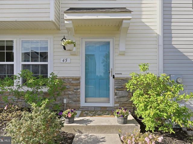 Townhouse for sale in Falling Waters, West Virginia