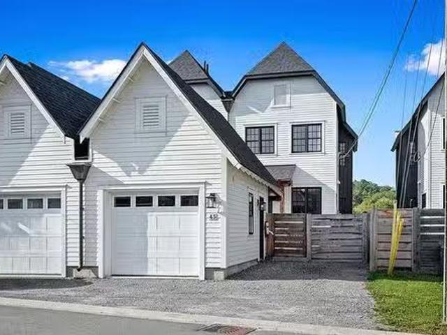 House for sale in Les Collines-de-l'outaouais, Quebec