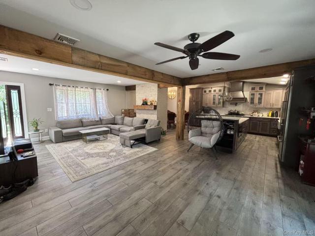 House for sale in Smithtown, New York
