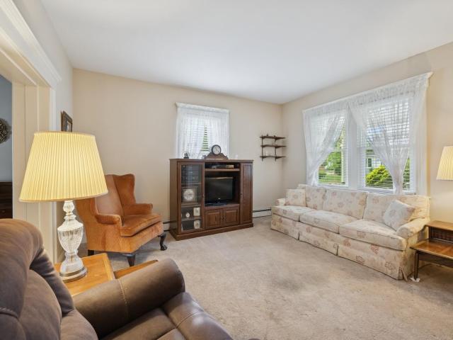 House for sale in Albertson