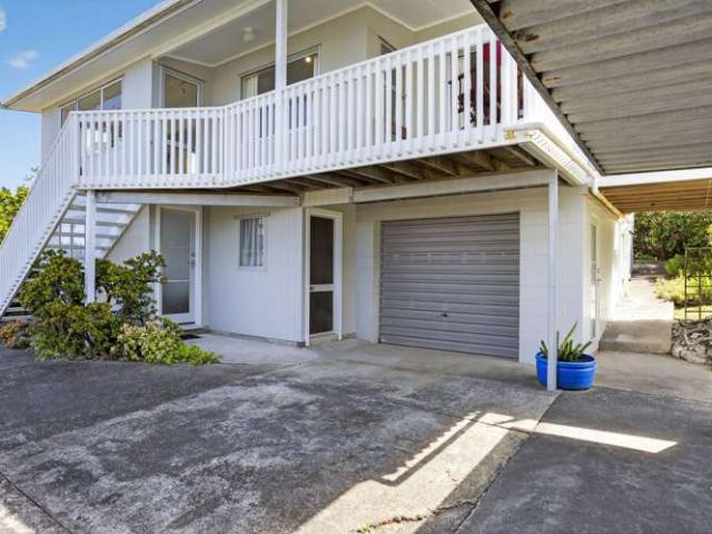 House for sale in Leigh