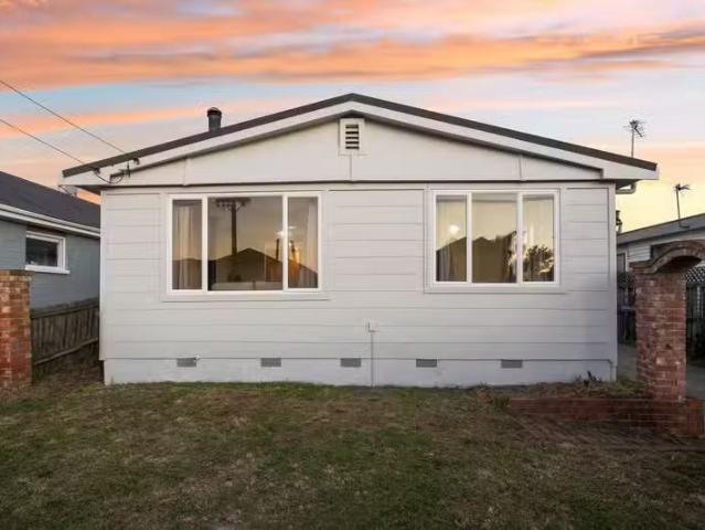 House for sale in Chaslands, Canterbury
