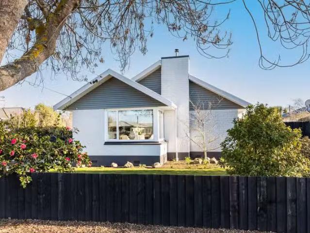 House for sale in Chaslands, Canterbury