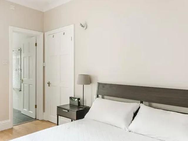 Apartment for rent in Southfields, Greater London