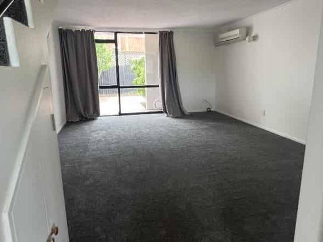 Townhouse for rent in Heathcote, Canterbury