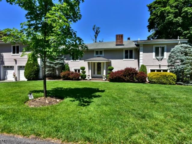House for sale in Oakland, Bergen County