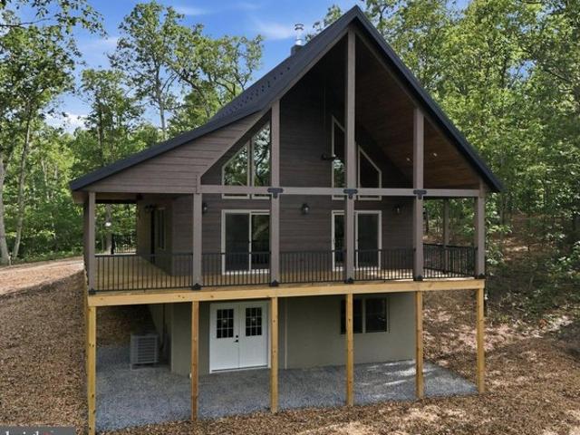 House for sale in Berkeley Springs, West Virginia