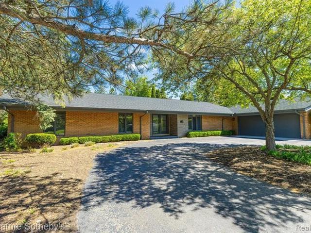 House for sale in Bloomfield Hills, Michigan