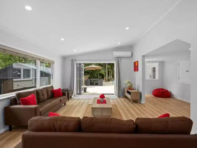House for sale in Oratia