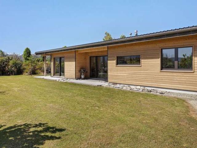 House for sale in Otakou