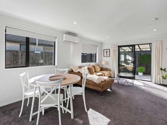 House for sale in Chaslands, Canterbury
