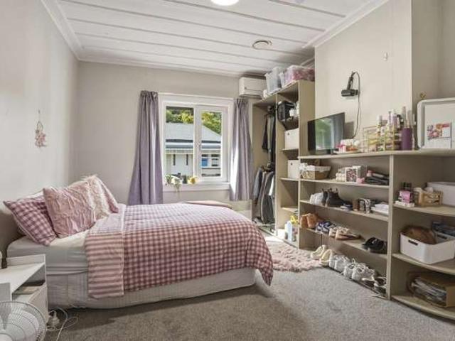 House for sale in Otakou