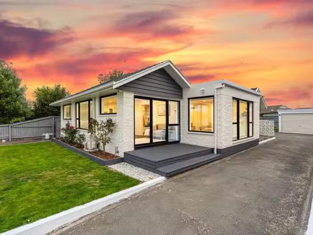 House for sale in Chaslands, Canterbury