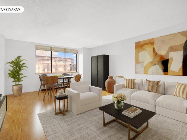 Condo for sale in Manhattan Community Board 7, New York