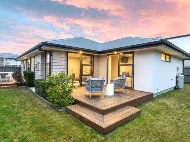 House for sale in Edgeware, Canterbury