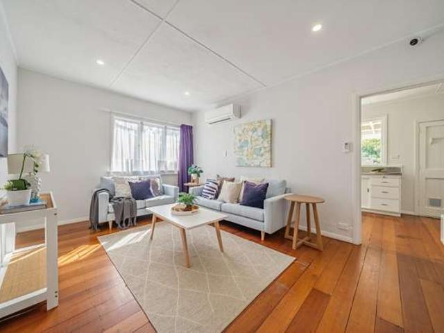 House for sale in Days Bay, Wellington