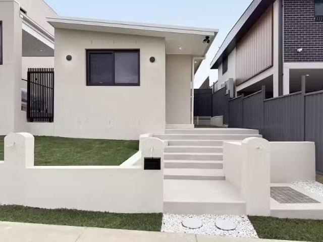 Apartment for rent in Middleton Grange, Sydney