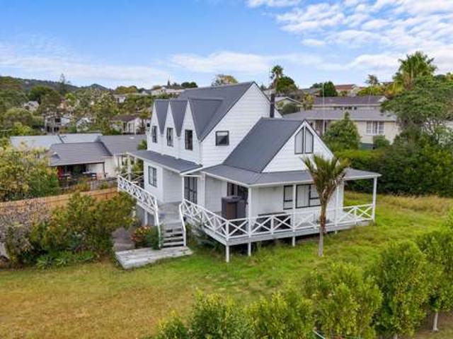House for sale in Oratia