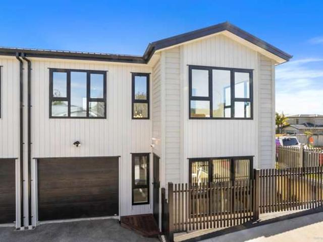 Townhouse for sale in Lynfield