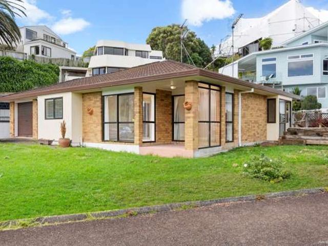 Townhouse for sale in Bucklands Beach, Howick