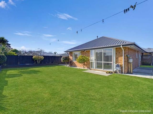 House for sale in Chaslands, Canterbury