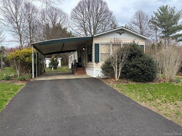 House for sale in Aquebogue, New York